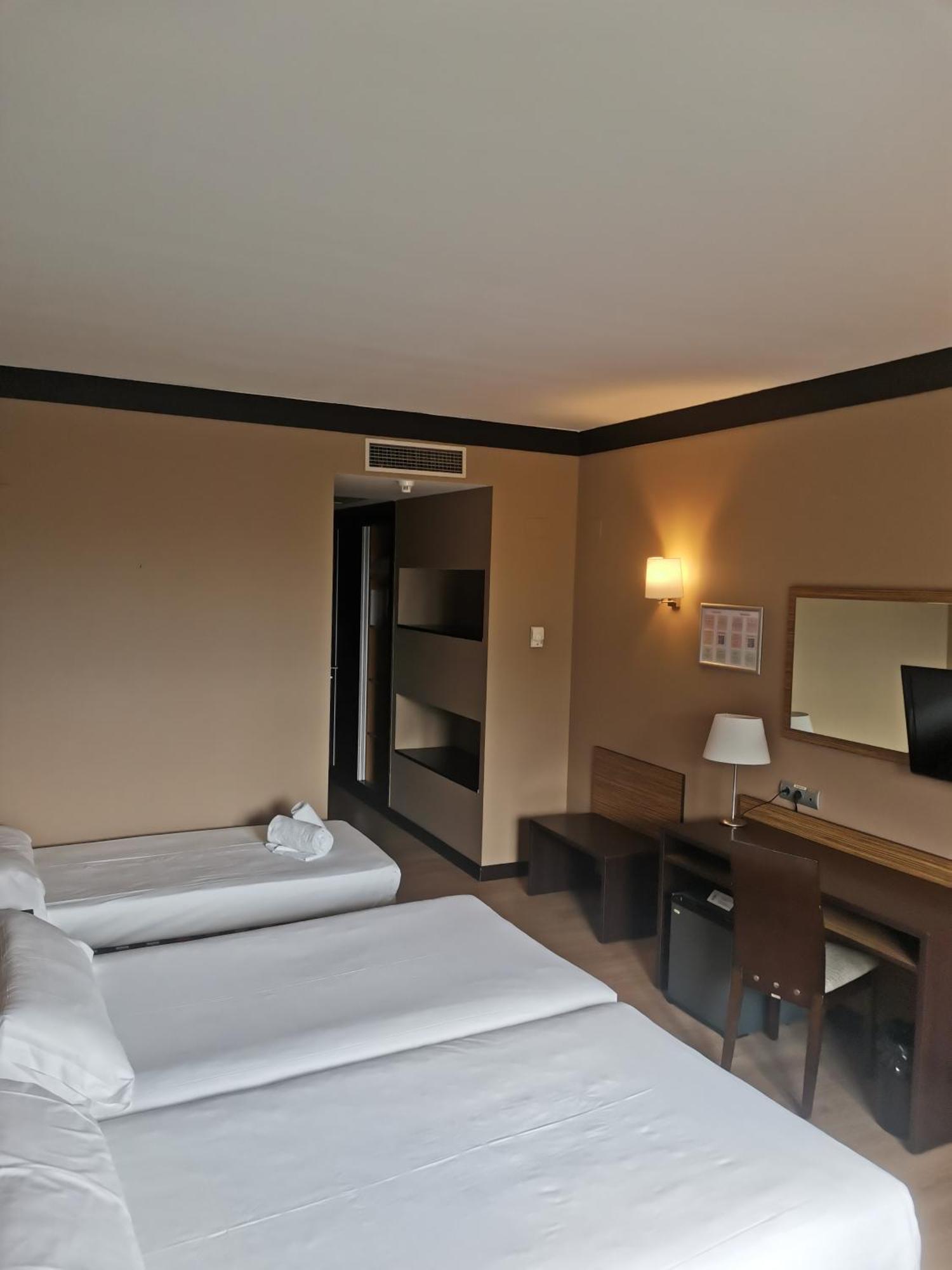 Aparthotel Attica 21 Valles Сабадель Экстерьер фото