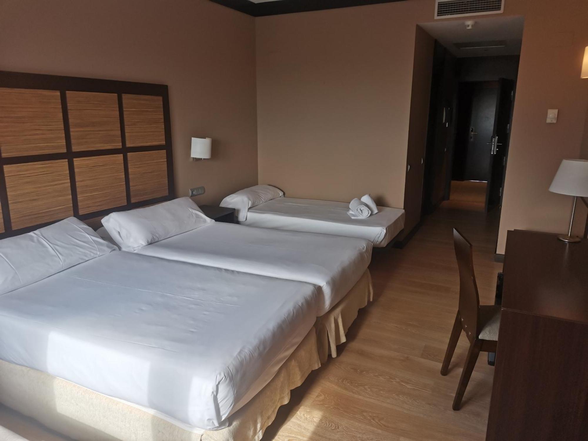Aparthotel Attica 21 Valles Сабадель Экстерьер фото