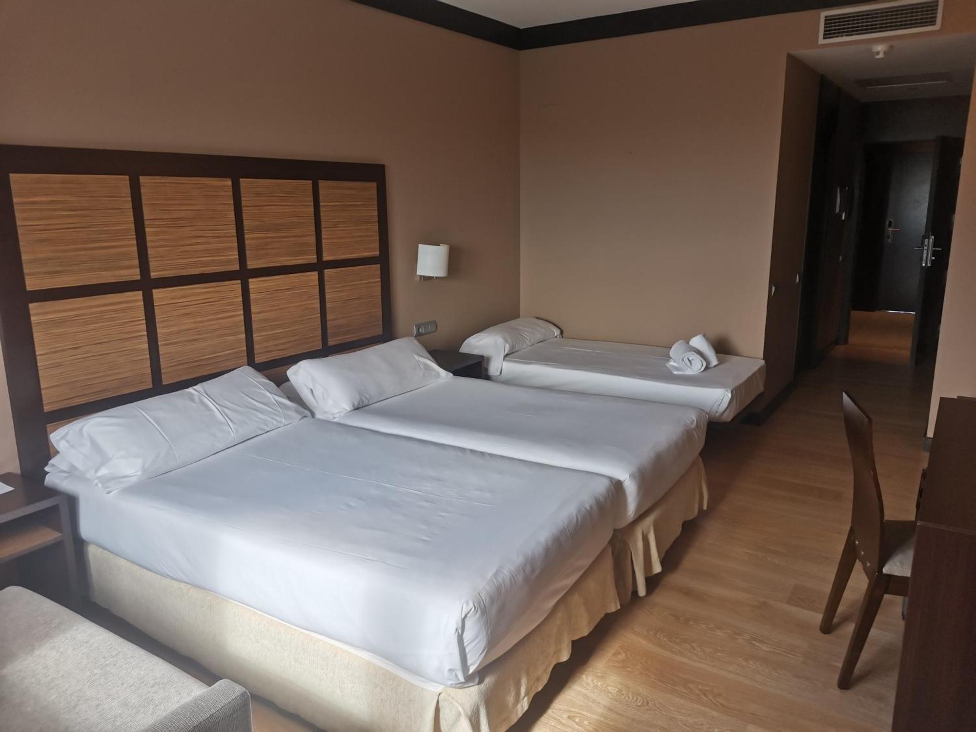 Aparthotel Attica 21 Valles Сабадель Экстерьер фото